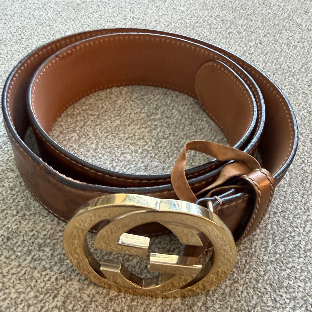 Gucci Tan Leather Belt with Gold Emblem - Picture 6 of 11